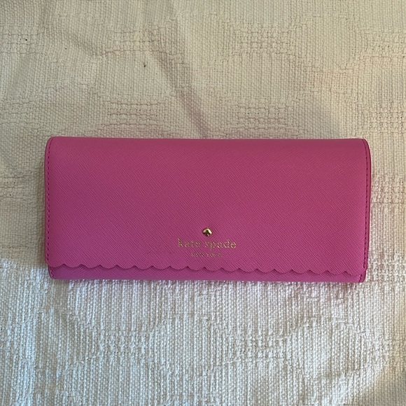 KATE SPADE - scalloped wallet - NWOT - Picture 1 of 10